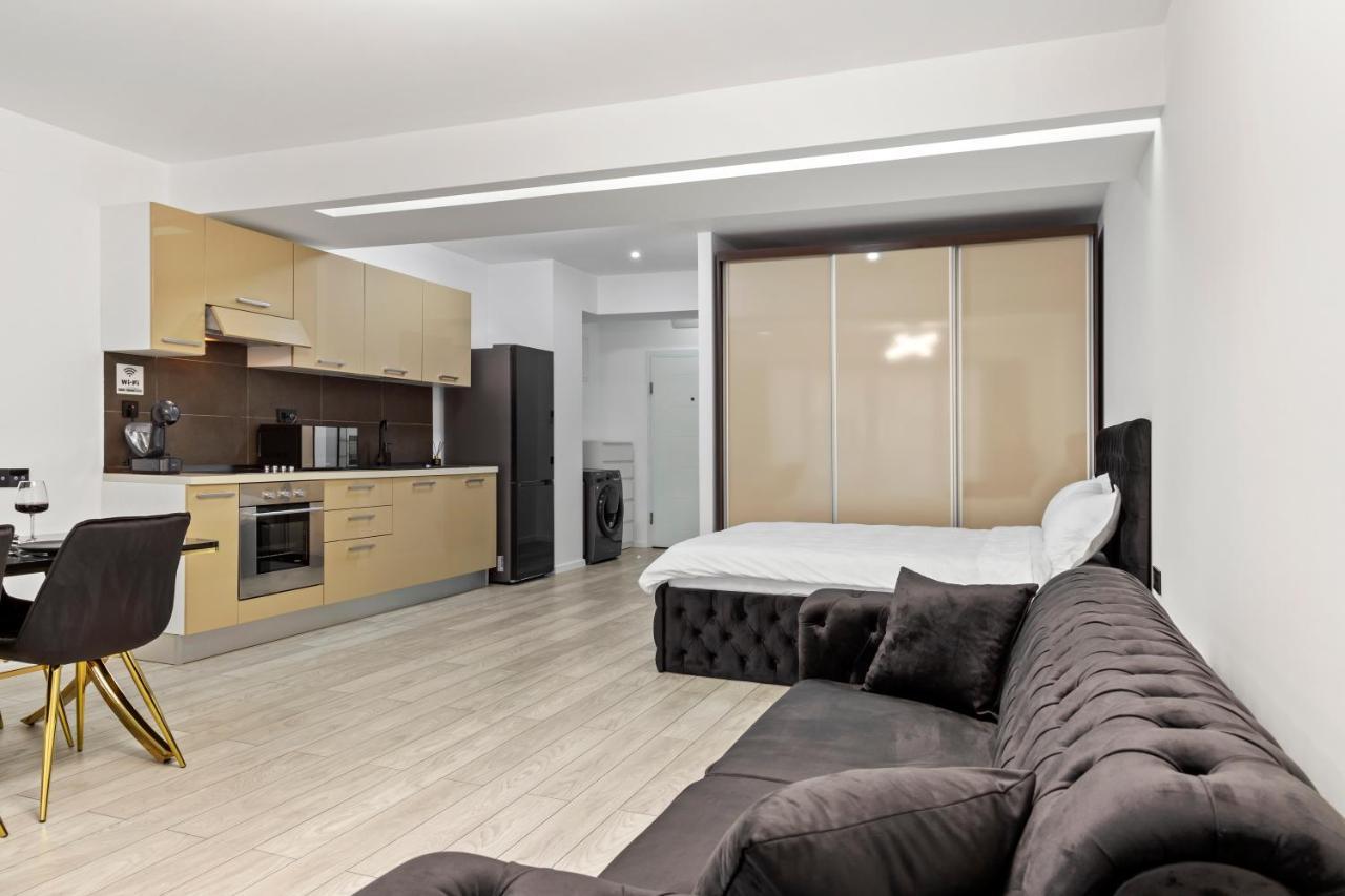 Central Deluxe By Rh Living Bukarest Exterior foto