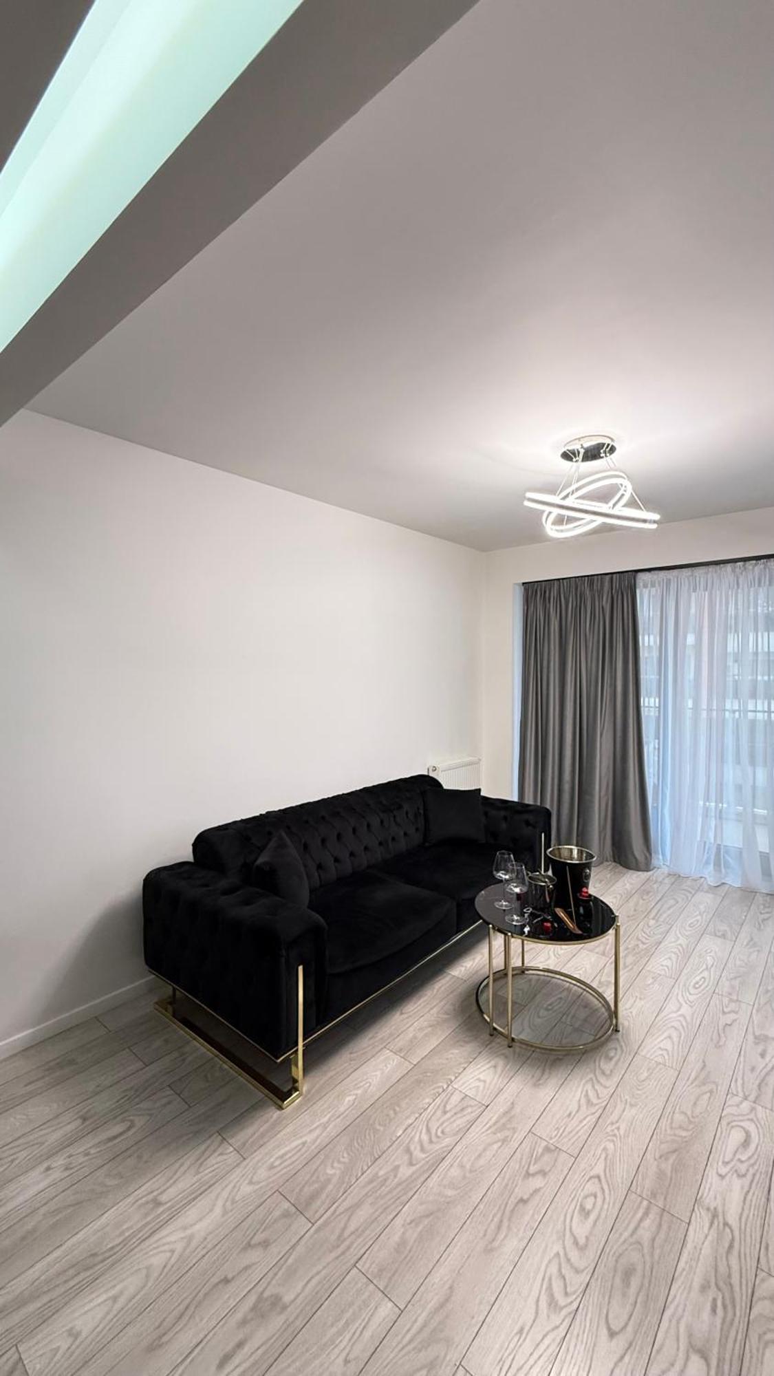 Central Deluxe By Rh Living Bukarest Exterior foto