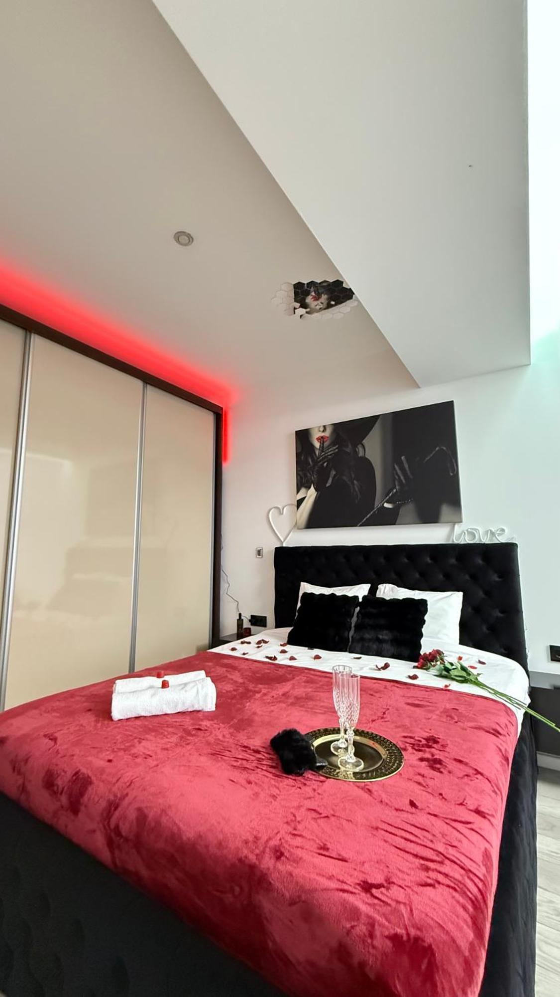 Central Deluxe By Rh Living Bukarest Exterior foto