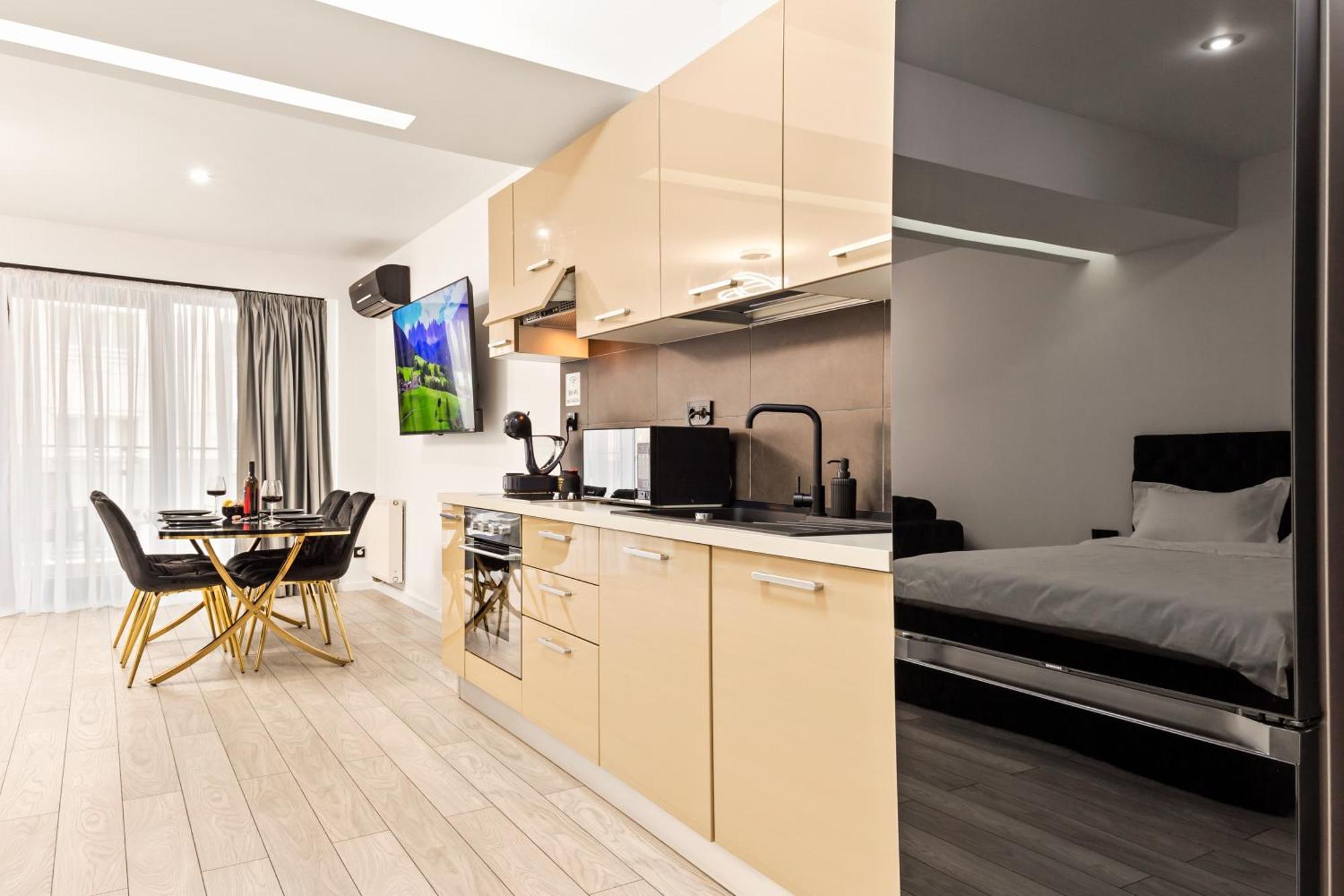 Central Deluxe By Rh Living Bukarest Exterior foto