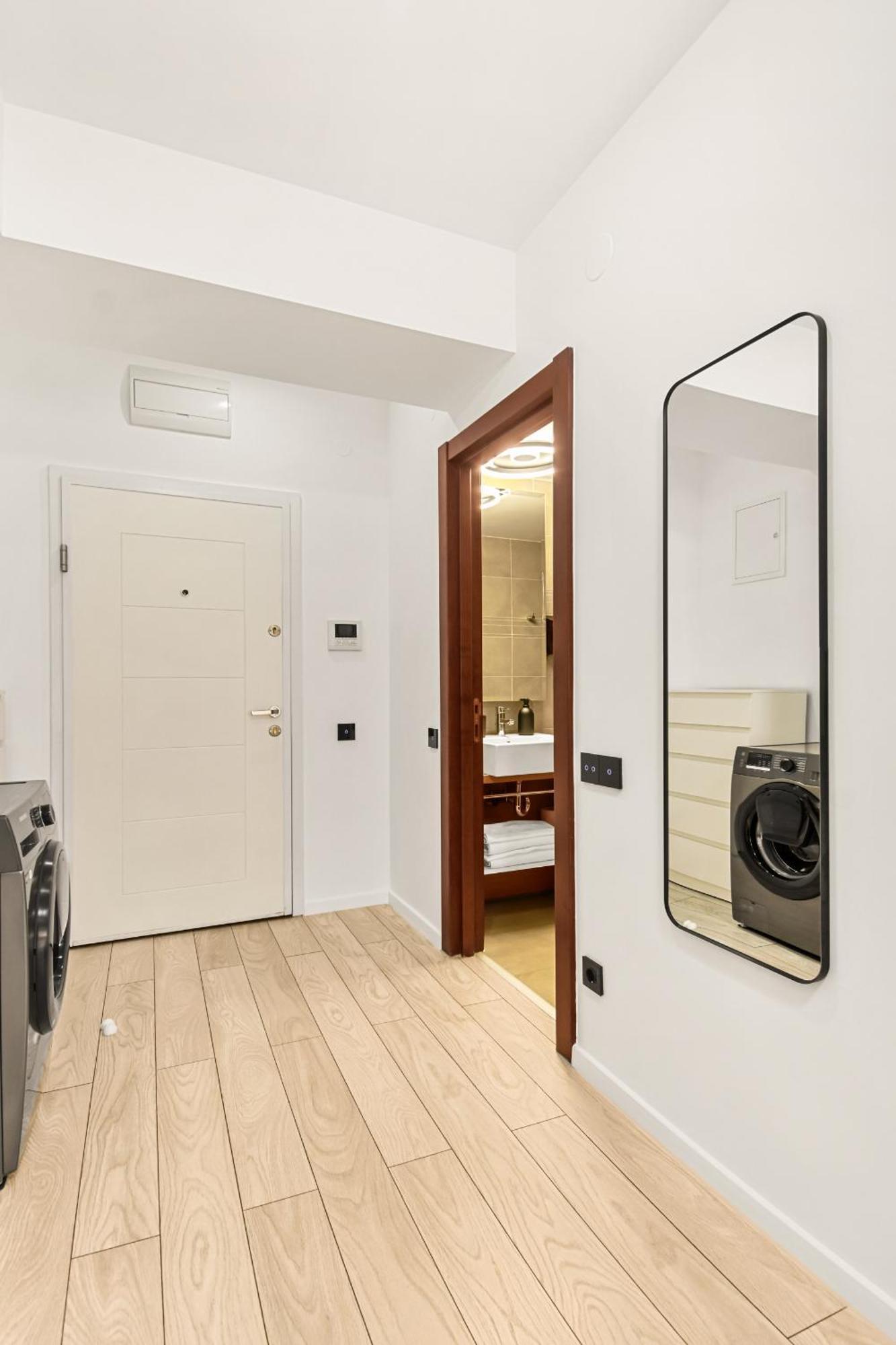 Central Deluxe By Rh Living Bukarest Exterior foto