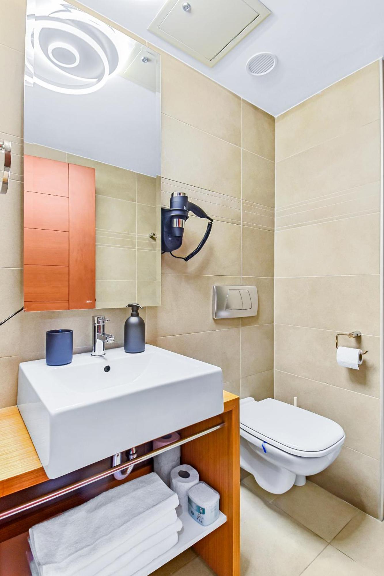 Central Deluxe By Rh Living Bukarest Exterior foto